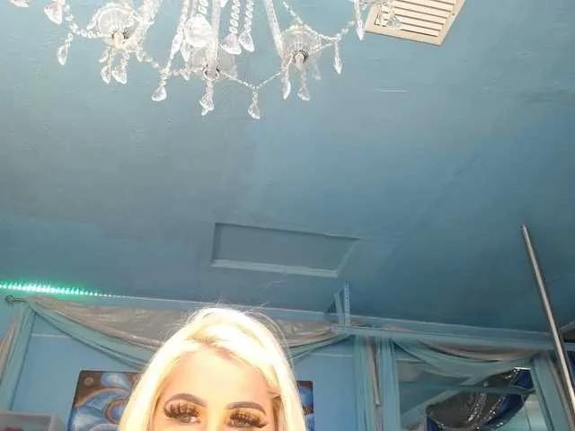 adrianna_fox from BongaCams