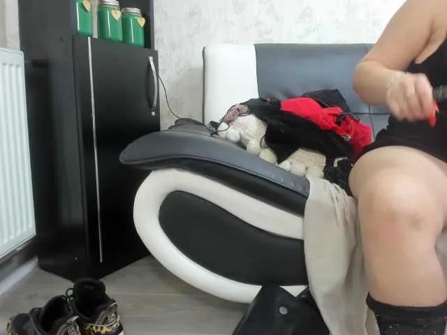 Join naked camslut BelleInna BelleInna from BongaCams