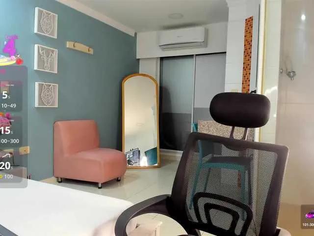 Cute Charlotte-xoxo wants you to fuck her body now Charlotte-xoxo from BongaCams