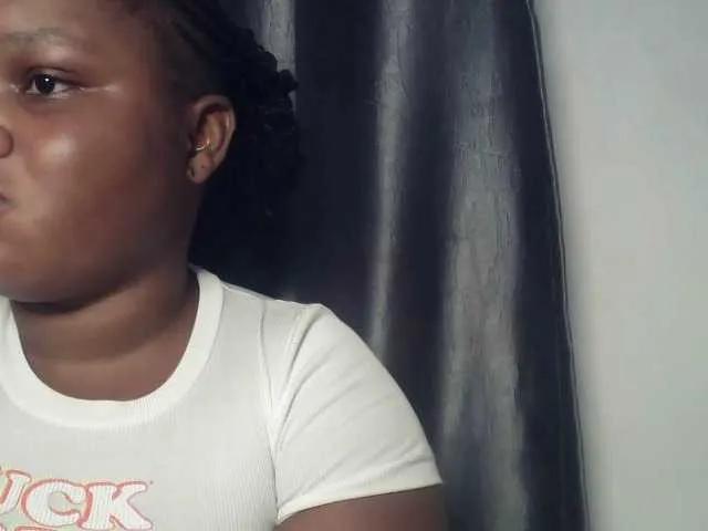 Explore naked performer Creamyposh Creamyposh from BongaCams