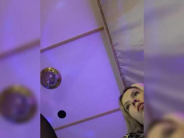 Explore Darina24, she wants to masturbate for you Darina24 from BongaCams