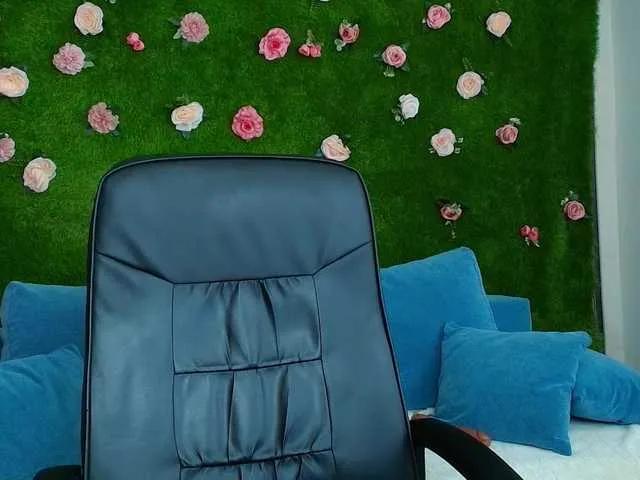 HugeTittiess from BongaCams