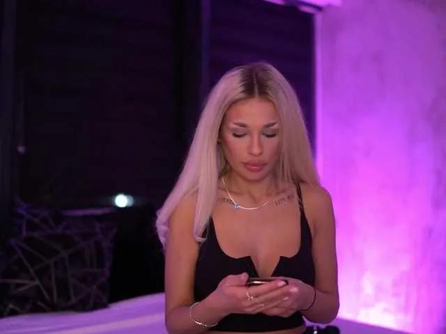 IvyRowa from BongaCams