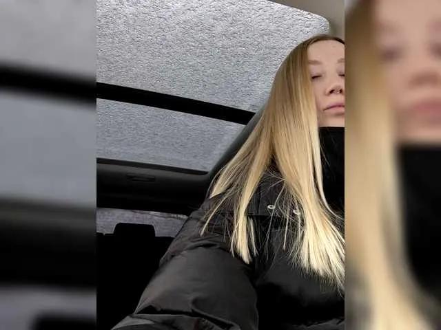 lana-lana03 from BongaCams