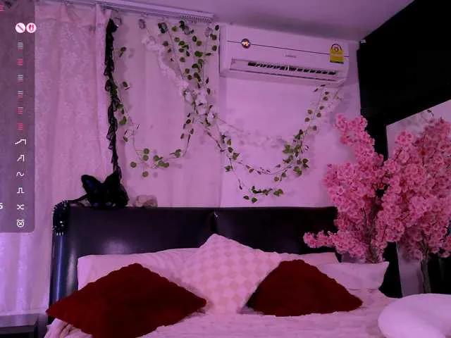 Watch Leinbone, she wants to masturbate for you Leinbone from BongaCams