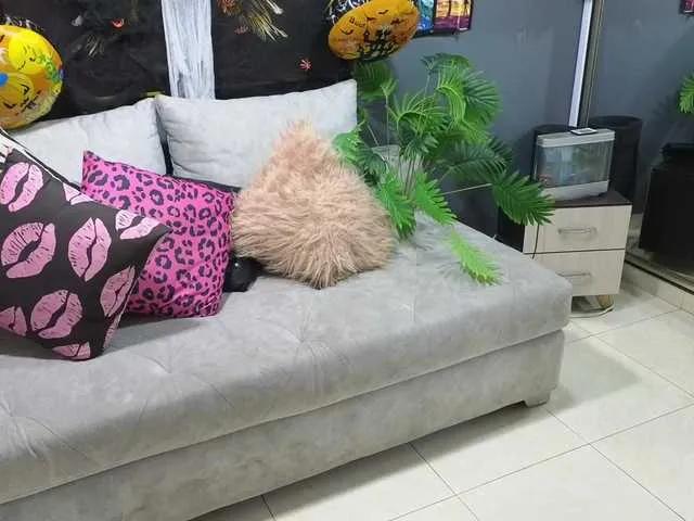 Admire amazing stripper Mafecosecret mafecosecret from BongaCams