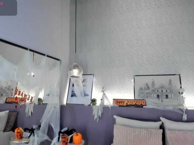 Join MiaKay, she wants to masturbate for you MiaKay from BongaCams