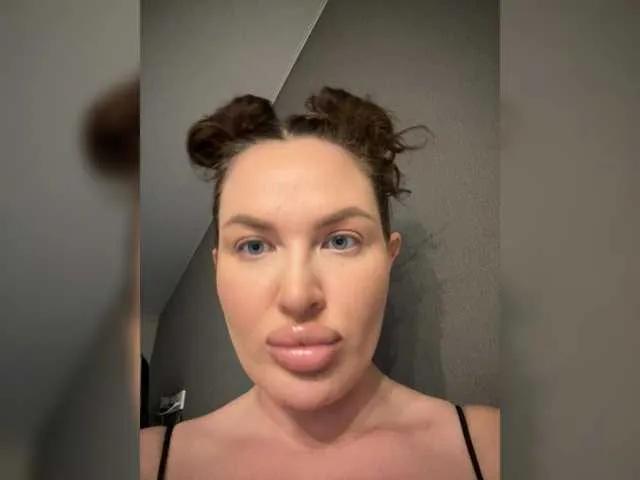Mollekiss from BongaCams
