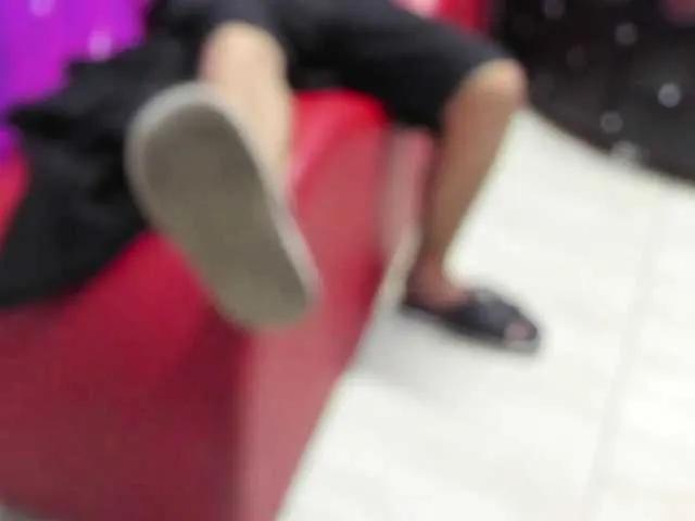 Checkout naked camwhore Room-kitty room-kitty from BongaCams