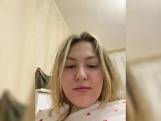 Admire SunshineEmma, she wants to masturbate for you SunshineEmma from BongaCams