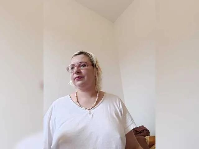 Vika211 from BongaCams
